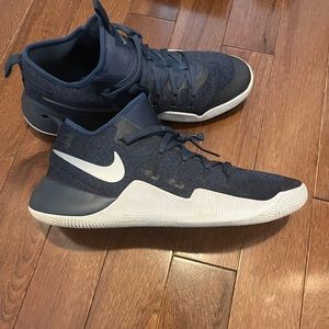 Men’s Nike hyper shift size 12